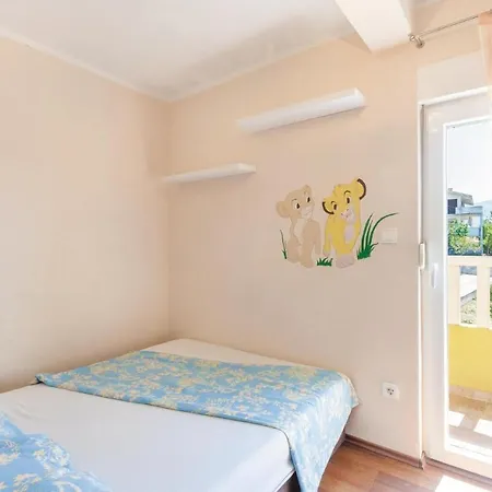 Apartment Amazing In With Wifi Zrnovnica