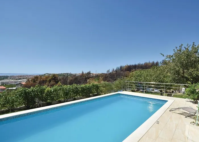 شقة Two-bedroom With Sea View 05 *